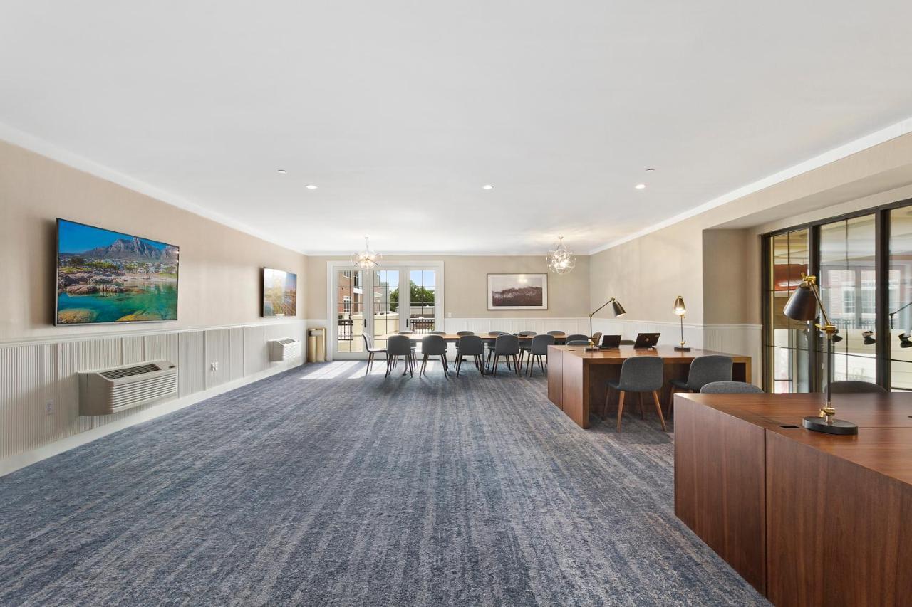 The Vanderbilt Hotel Suites 韦斯特伯里 外观 照片