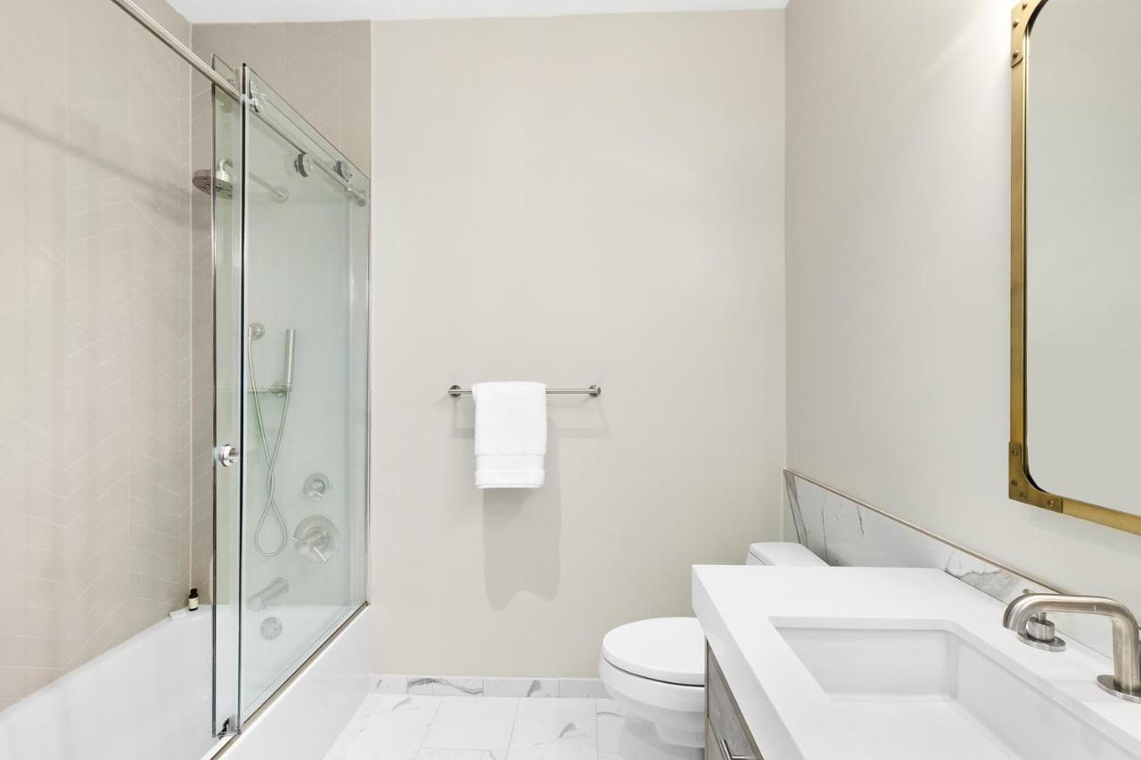 The Vanderbilt Hotel Suites 韦斯特伯里 外观 照片